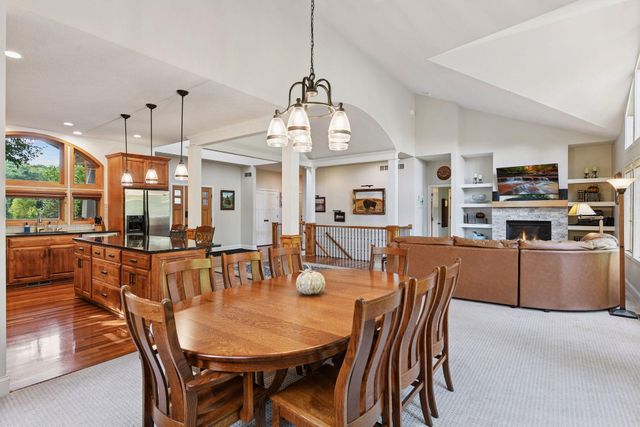 6040 Oakview Court, Shorewood, MN 55331