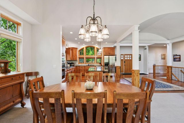 6040 Oakview Court, Shorewood, MN 55331