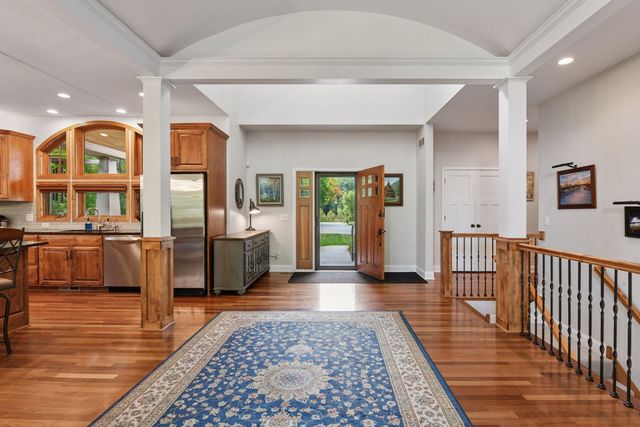 6040 Oakview Court, Shorewood, MN 55331