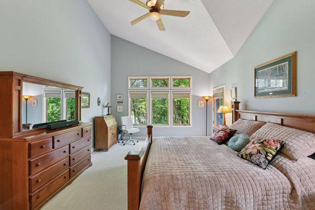 6040 Oakview Court, Shorewood, MN 55331