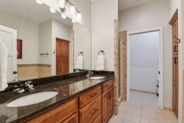 6040 Oakview Court, Shorewood, MN 55331