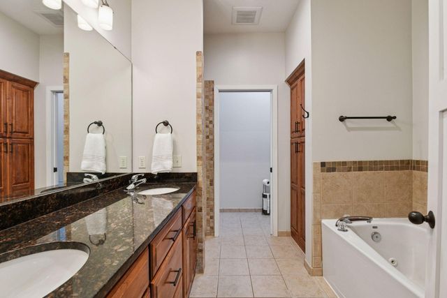 6040 Oakview Court, Shorewood, MN 55331