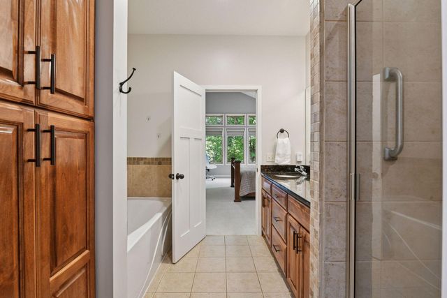 6040 Oakview Court, Shorewood, MN 55331