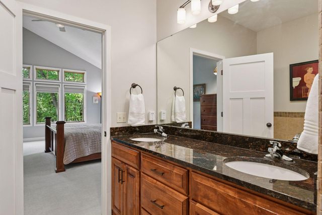 6040 Oakview Court, Shorewood, MN 55331