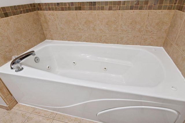 6040 Oakview Court, Shorewood, MN 55331