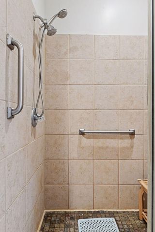 6040 Oakview Court, Shorewood, MN 55331