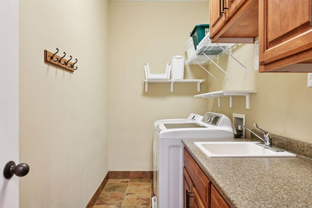 6040 Oakview Court, Shorewood, MN 55331