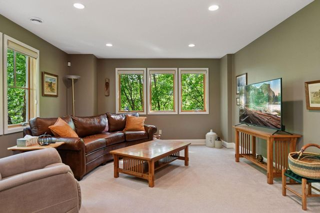 6040 Oakview Court, Shorewood, MN 55331