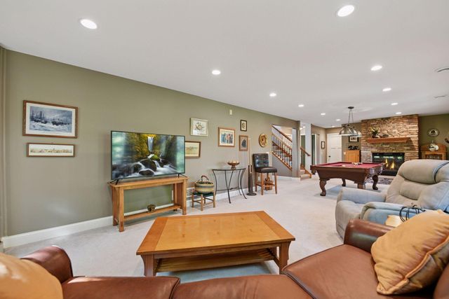 6040 Oakview Court, Shorewood, MN 55331