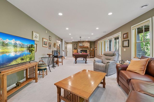 6040 Oakview Court, Shorewood, MN 55331