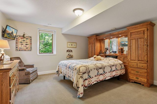 6040 Oakview Court, Shorewood, MN 55331