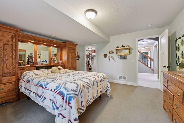 6040 Oakview Court, Shorewood, MN 55331