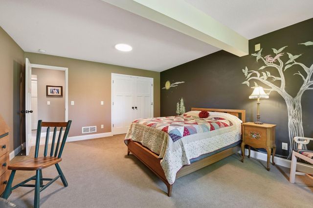 6040 Oakview Court, Shorewood, MN 55331