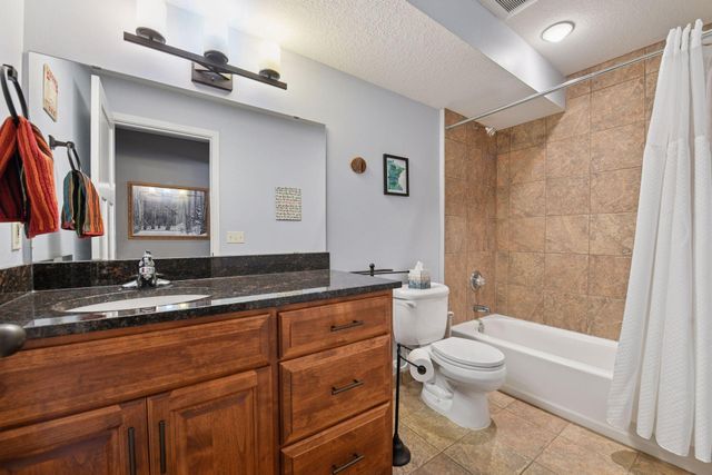 6040 Oakview Court, Shorewood, MN 55331