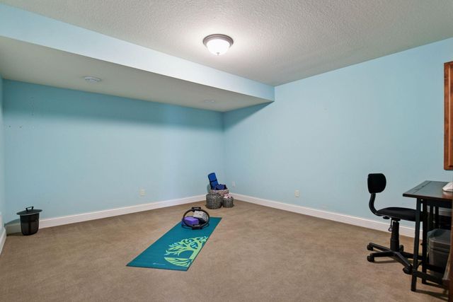 6040 Oakview Court, Shorewood, MN 55331