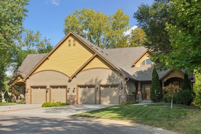 6040 Oakview Court, Shorewood, MN 55331