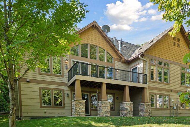 6040 Oakview Court, Shorewood, MN 55331