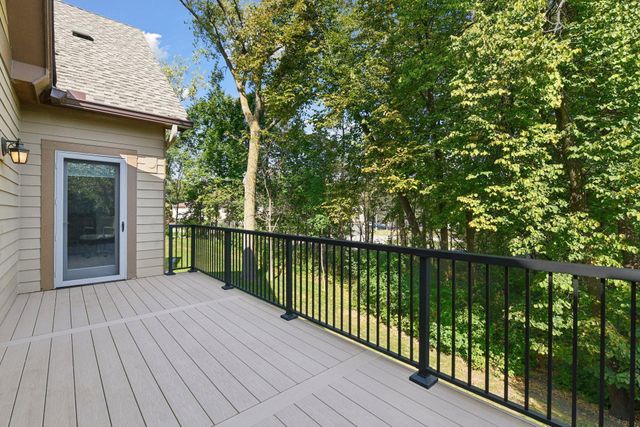 6040 Oakview Court, Shorewood, MN 55331