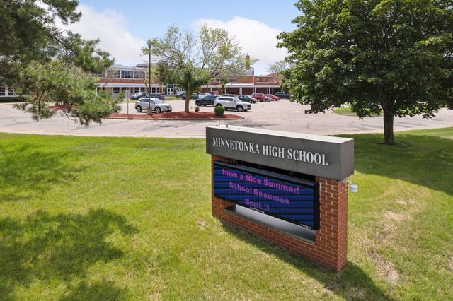 6040 Oakview Court, Shorewood, MN 55331