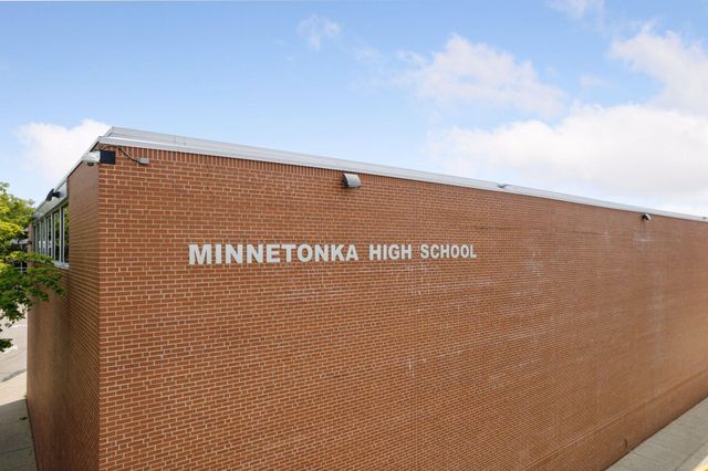 6040 Oakview Court, Shorewood, MN 55331