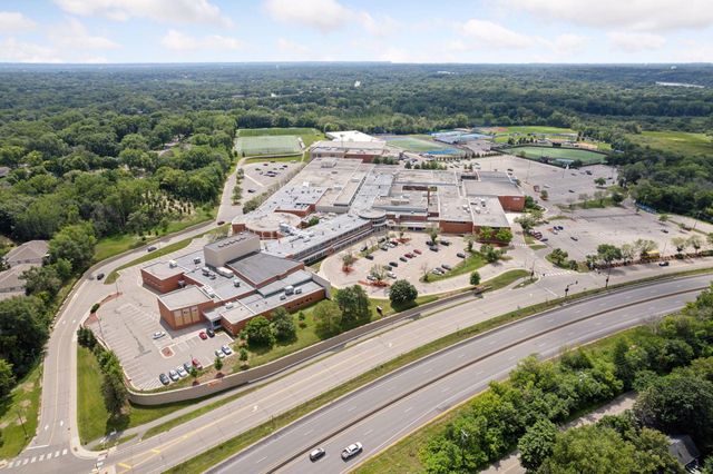 6040 Oakview Court, Shorewood, MN 55331