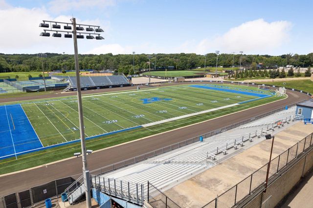 6040 Oakview Court, Shorewood, MN 55331