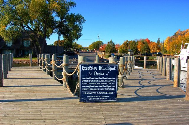 6040 Oakview Court, Shorewood, MN 55331