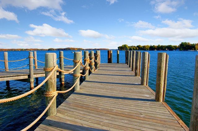 6040 Oakview Court, Shorewood, MN 55331