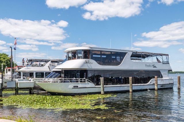 6040 Oakview Court, Shorewood, MN 55331