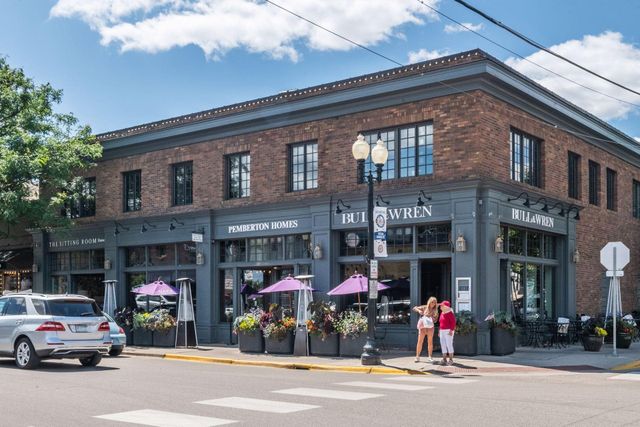 6040 Oakview Court, Shorewood, MN 55331