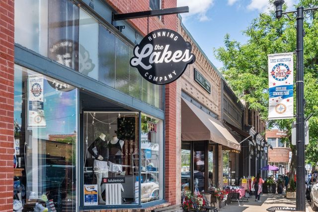 6040 Oakview Court, Shorewood, MN 55331