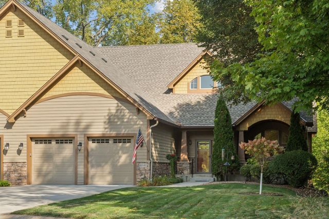 6040 Oakview Court, Shorewood, MN 55331