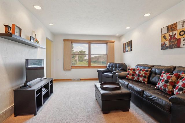 1690 DRUM CORPS DRIVE, Menasha, WI 54952