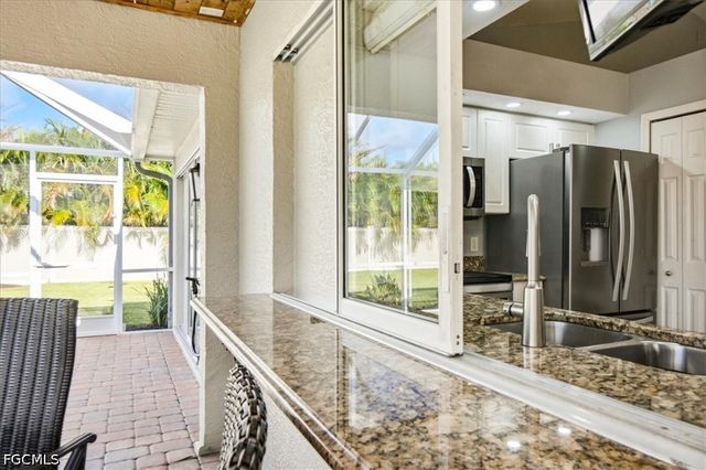 130 SE 28th TER, Cape Coral, FL 33904