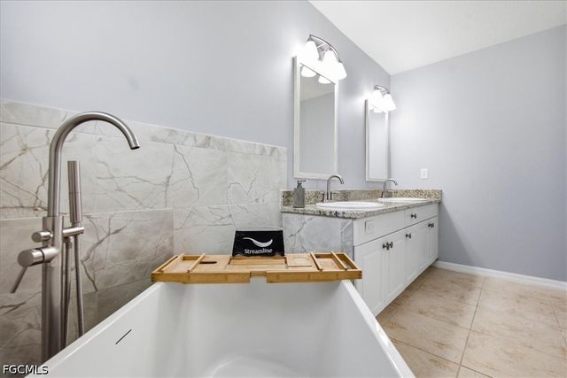 130 SE 28th TER, Cape Coral, FL 33904