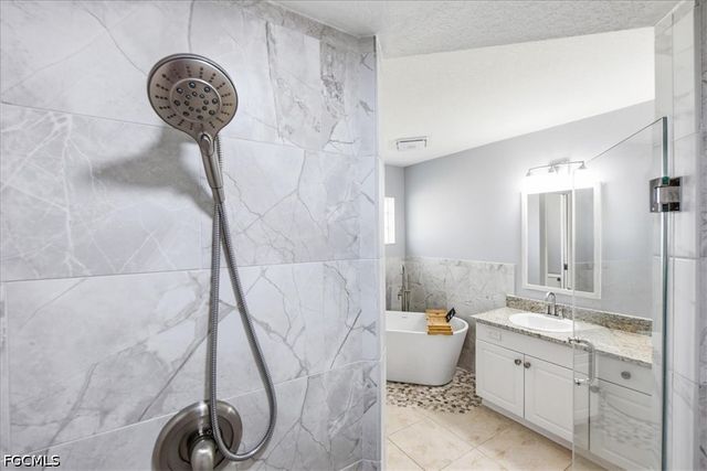 130 SE 28th TER, Cape Coral, FL 33904