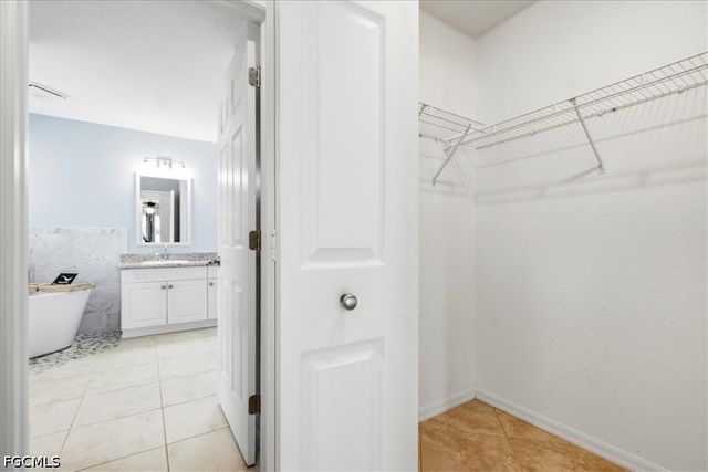 130 SE 28th TER, Cape Coral, FL 33904