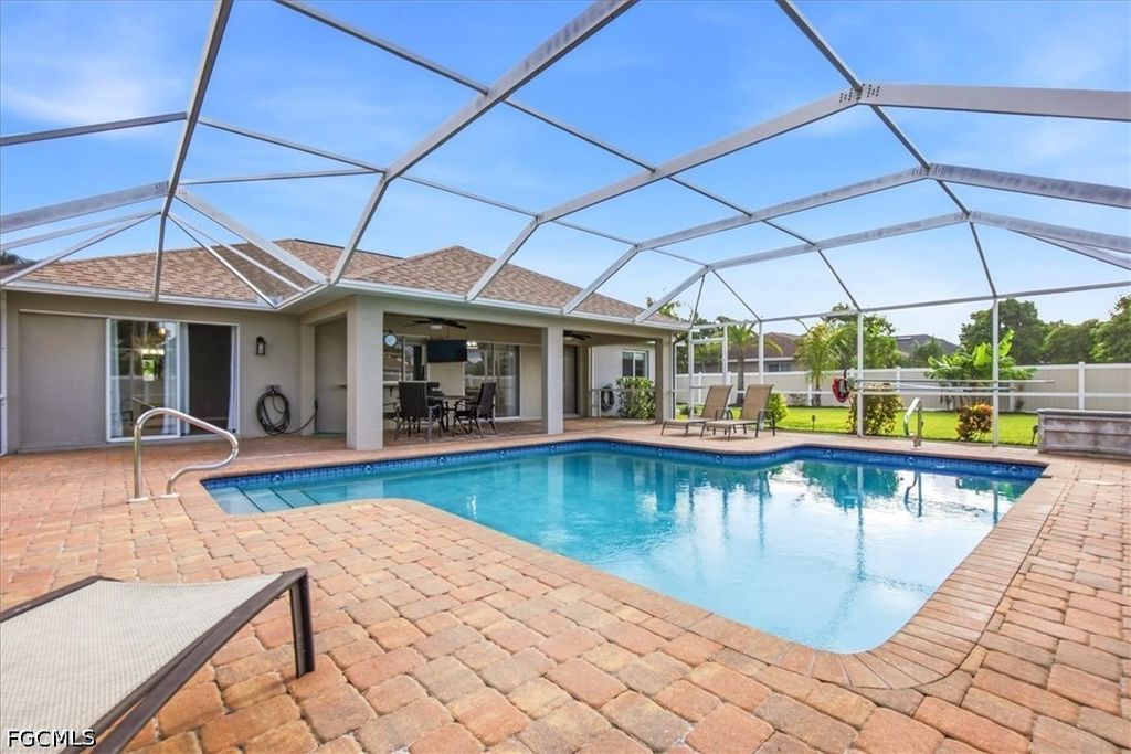 130 SE 28th TER, Cape Coral, FL 33904
