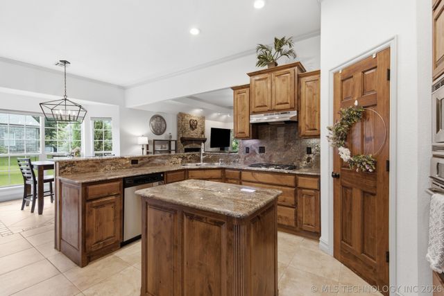 7309 S 286th East Avenue, Broken Arrow, OK 74014
