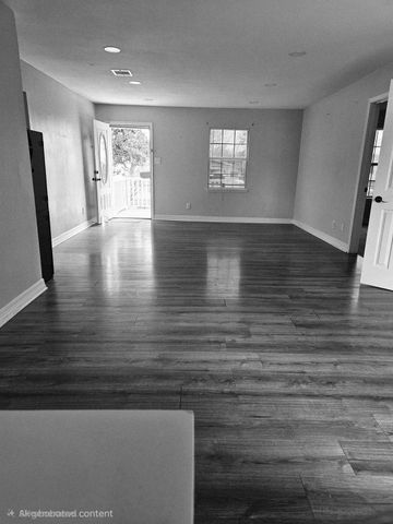 820 12th Avenue N, Texas City, TX 77590