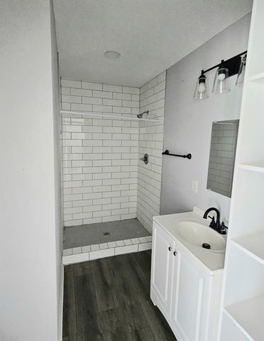 820 12th Avenue N, Texas City, TX 77590