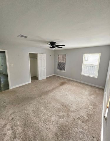 820 12th Avenue N, Texas City, TX 77590