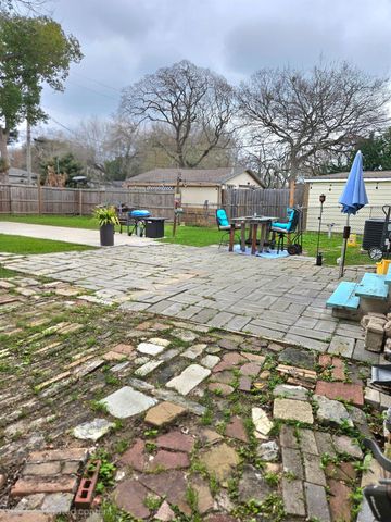 820 12th Avenue N, Texas City, TX 77590