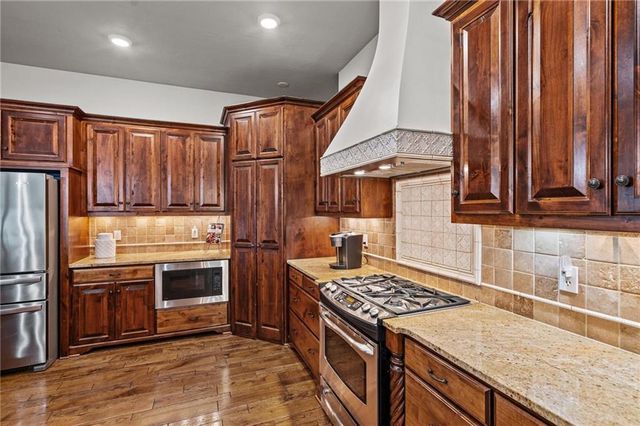 20215 W 89th Terrace, Lenexa, KS 66220