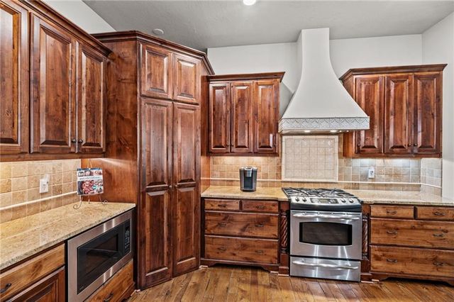20215 W 89th Terrace, Lenexa, KS 66220
