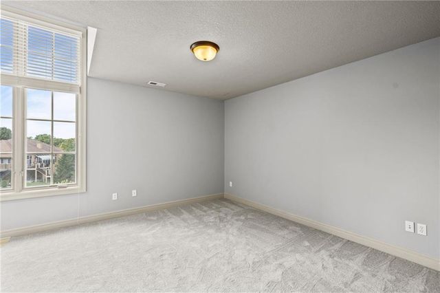 20215 W 89th Terrace, Lenexa, KS 66220
