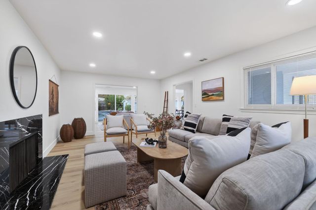 4824 Crestwood Way, Sacramento, CA 95822