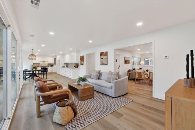 4824 Crestwood Way, Sacramento, CA 95822