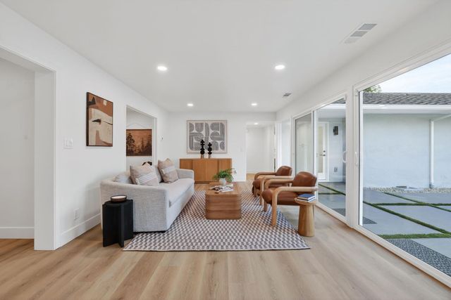 4824 Crestwood Way, Sacramento, CA 95822