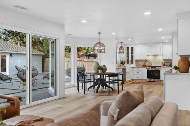 4824 Crestwood Way, Sacramento, CA 95822